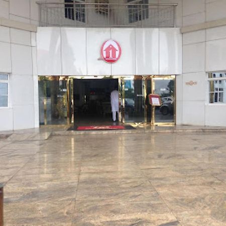 Room In Bb - Immaculate Royal International Hotel Owerri Exterior photo